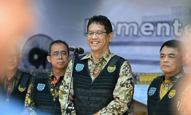 Menkeu Purbaya Yudhi Sadewa turut serta dalam pemusnahan 235,4 juta batang rokok ilegal hasil dari penindakan yang dilakukan Bea Cukai Jatim dan Kanwil DJBC Jawa Timur 2. [Instagram]